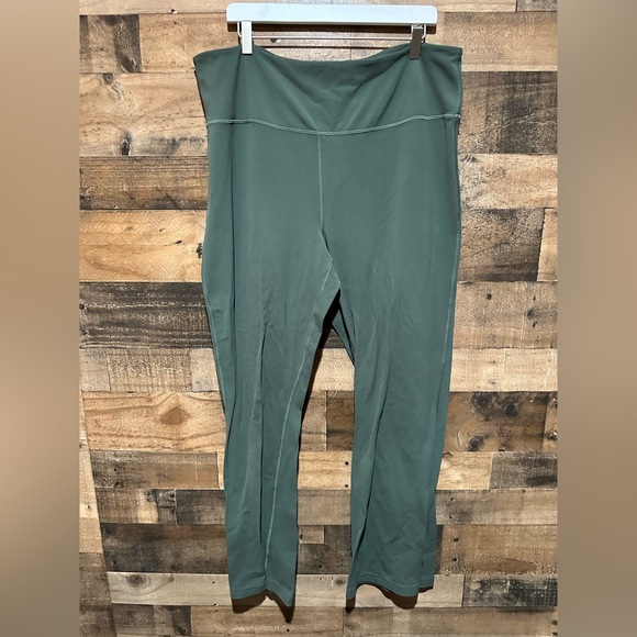 Lululemon Green Bootcut Pants 20 plus size womens - Picture 1 of 5